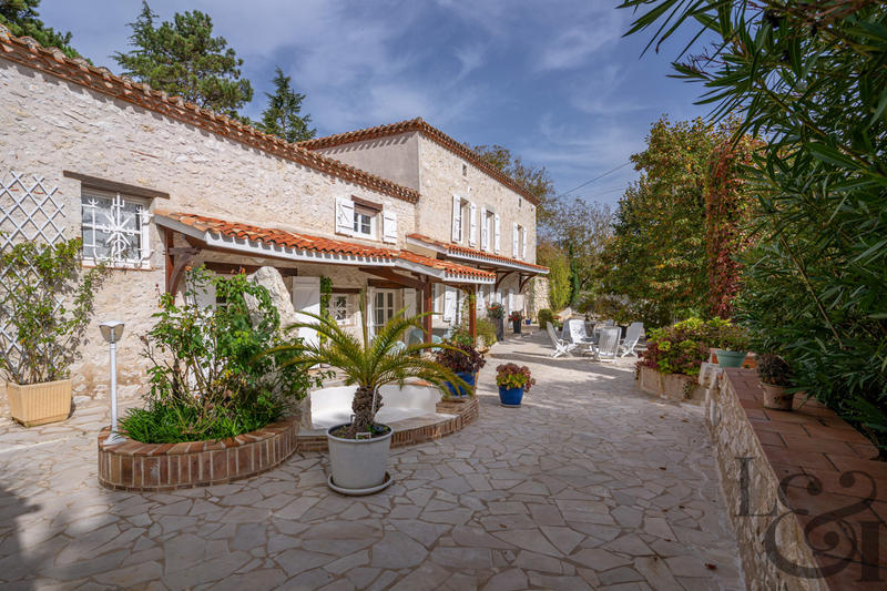 Maison - 200 m² - 7 pièces