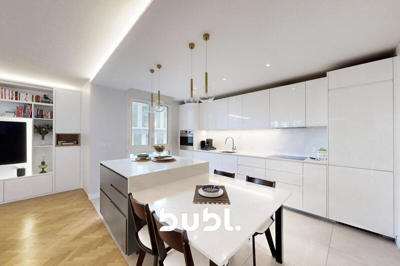 Appartement - 110 m² - 5 pièces