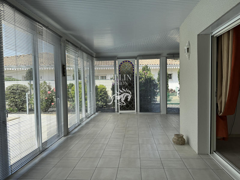 Villa - 208 m² - 9 pièces