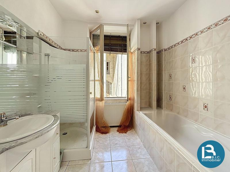 Appartement - 90 m² - 3 pièces