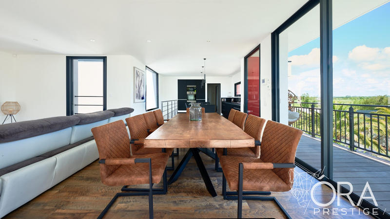 Maison contemporaine - 217 m² - 7 pièces