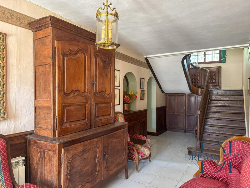 Maison - 529 m² - 18 pièces