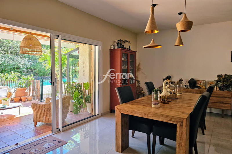 Maison - 200 m² - 7 pièces