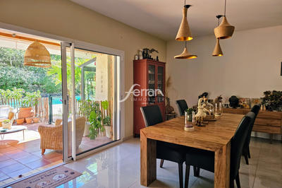 Maison - 200 m² - 7 pièces