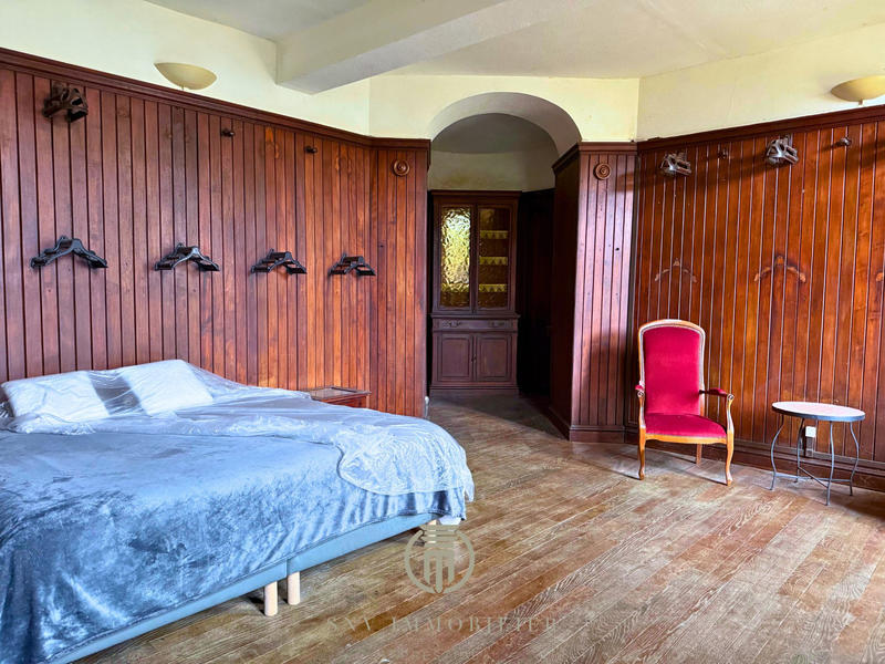 Château - 947 m² - 28 pièces