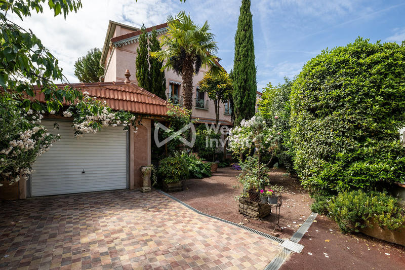 Maison - 248 m² - 8 pièces