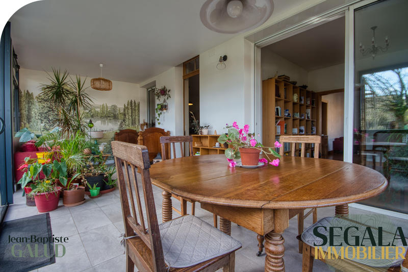 Maison - 210 m² - 6 pièces