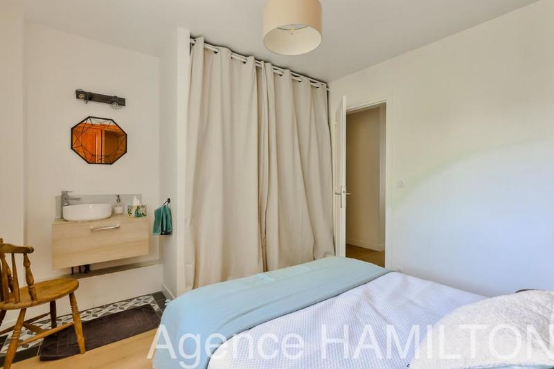 Maison - 250 m² - 8 pièces