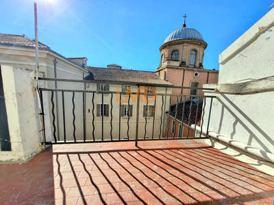 Immeuble - 238 m² - 9 pièces