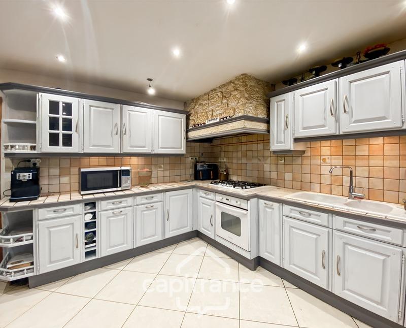 Maison - 223 m² - 8 pièces