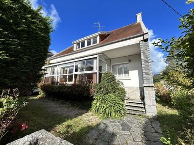 Maison - 208 m² - 10 pièces