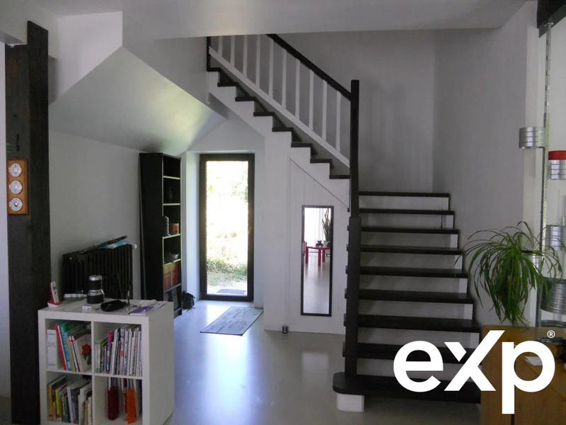 Maison traditionnelle - 219 m² - 9 pièces