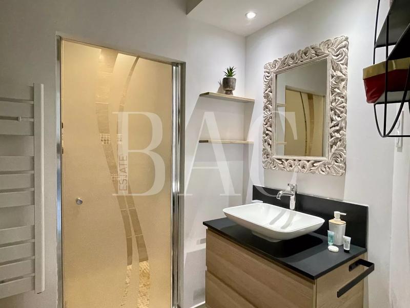 Villa - 235 m² - 8 pièces