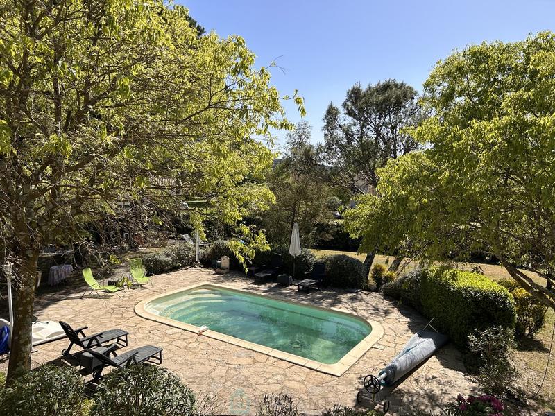 Villa - 300 m² - 13 pièces