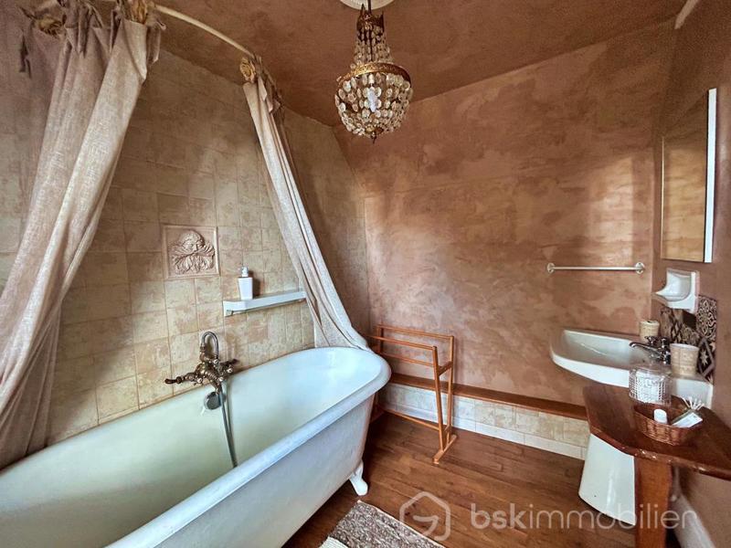 Propriété - 487 m² - 22 pièces