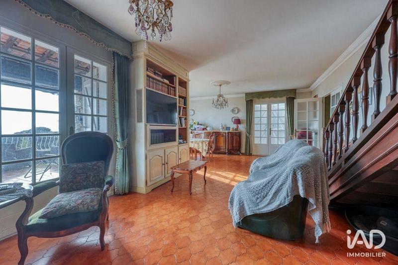 Maison - 201 m² - 8 pièces