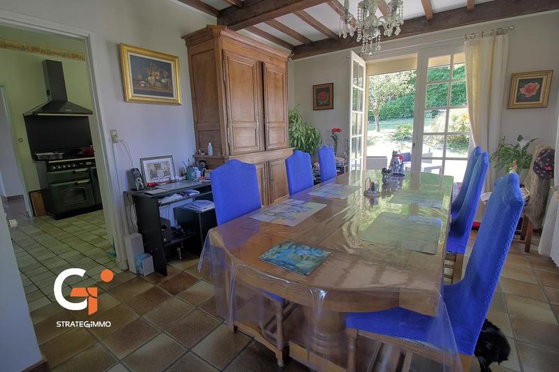 Maison - 235 m² - 8 pièces