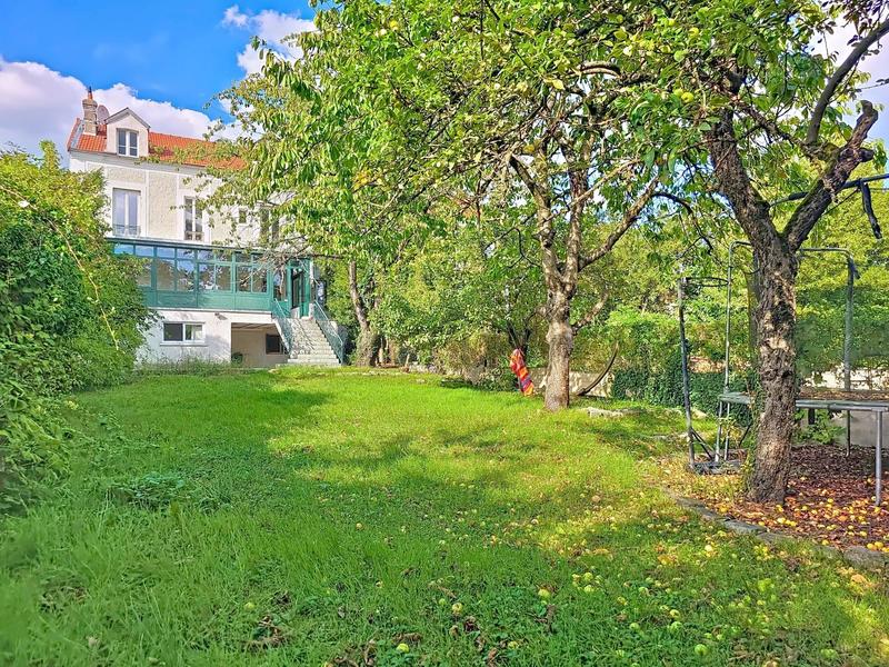 Maison - 317 m² - 9 pièces