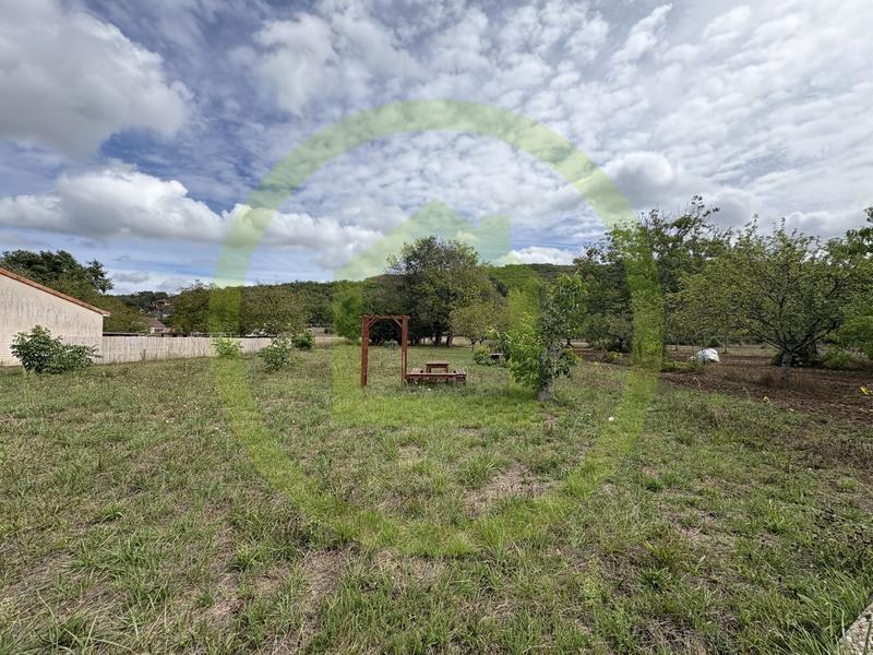 Terrain constructible - 1 500 m²