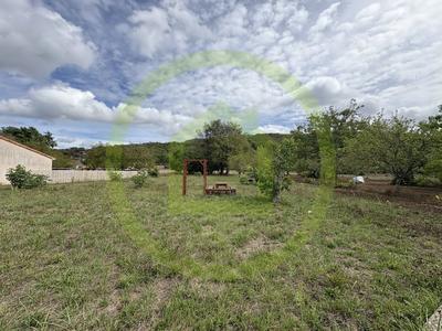 Terrain constructible - 1 500 m²