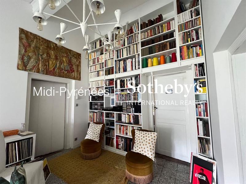 Maison - 465 m² - 10 pièces