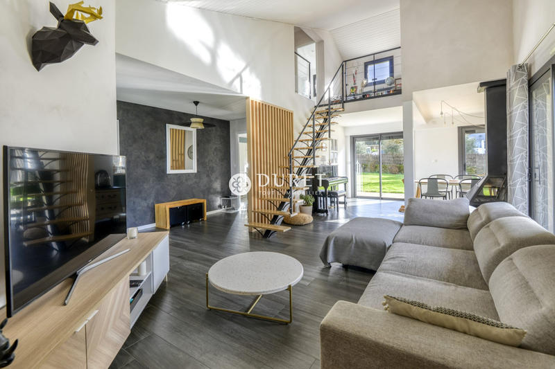 Maison - 141 m² - 8 pièces