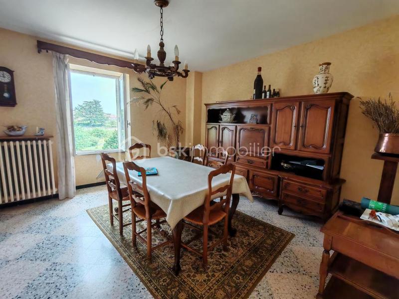 Maison traditionnelle - 205 m² - 10 pièces