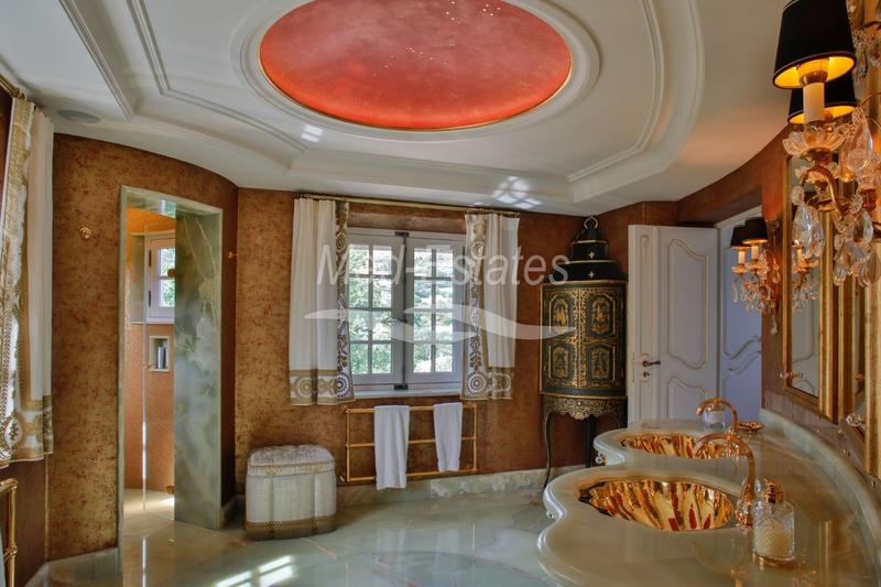 Demeure - 863 m² - 12 pièces