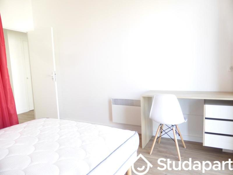 Chambre - 85 m² - 1 pièce