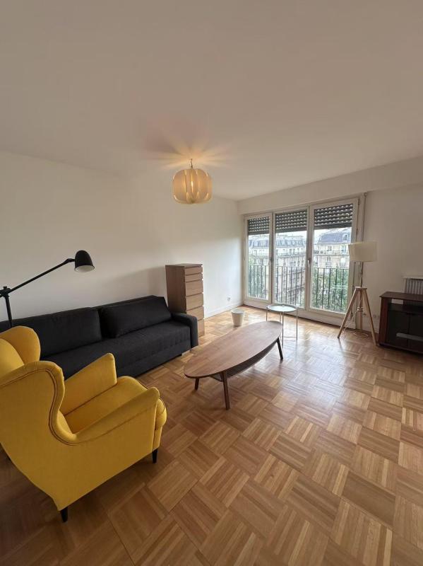 Studio - 60 m² - 1 pièce