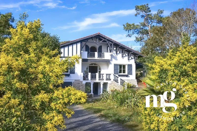 Villa - 200 m² - 7 pièces