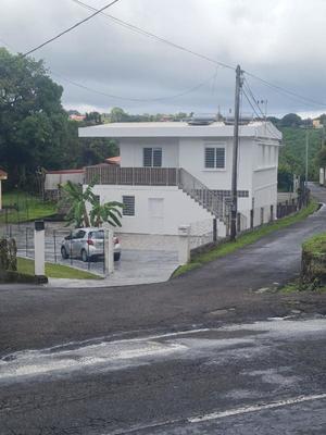 Maison - 210 m² - 7 pièces