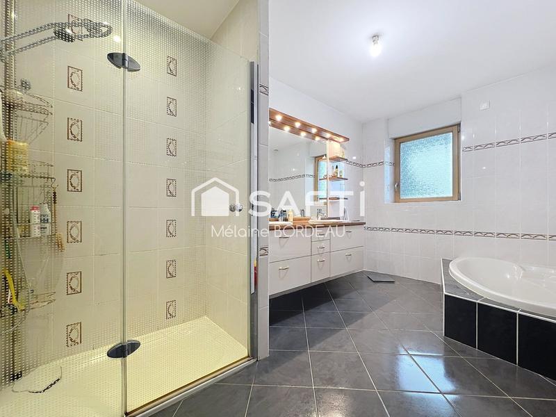 Maison - 203 m² - 6 pièces