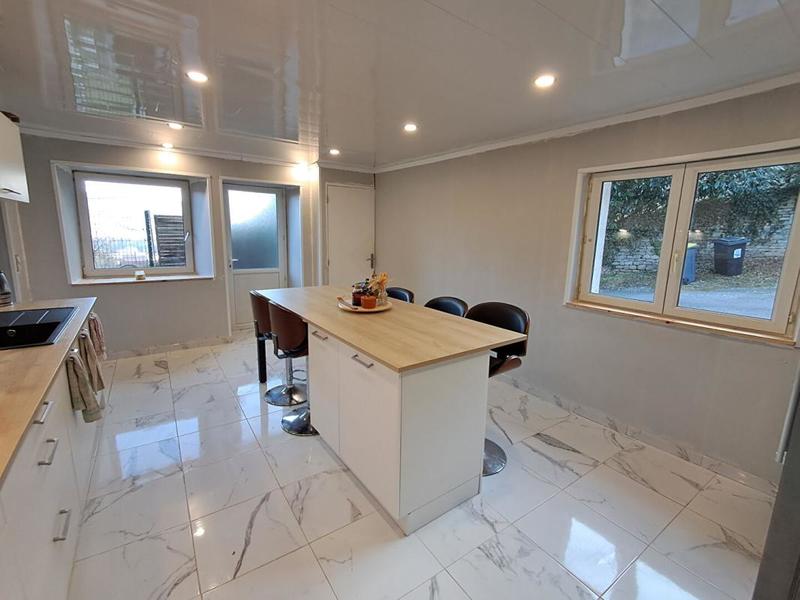 Maison - 245 m² - 10 pièces