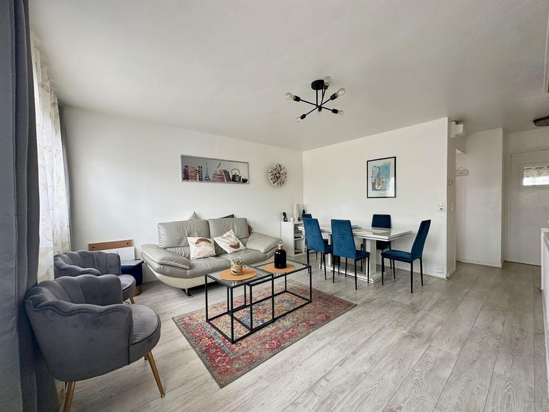 Maison - 96 m² - 5 pièces