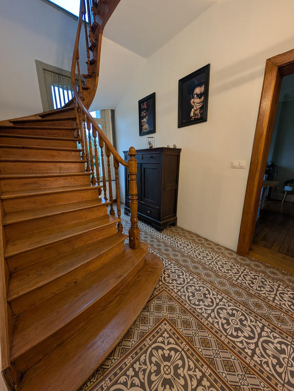 Maison - 300 m² - 11 pièces