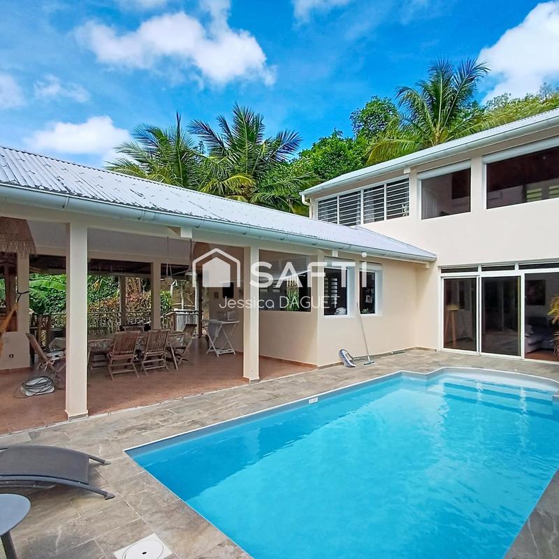 Maison - 208 m² - 8 pièces