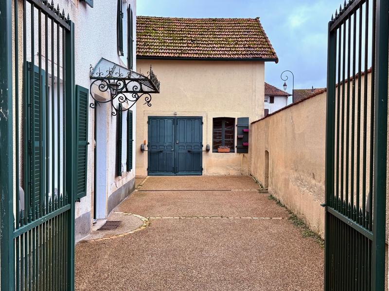 Maison - 240 m² - 9 pièces