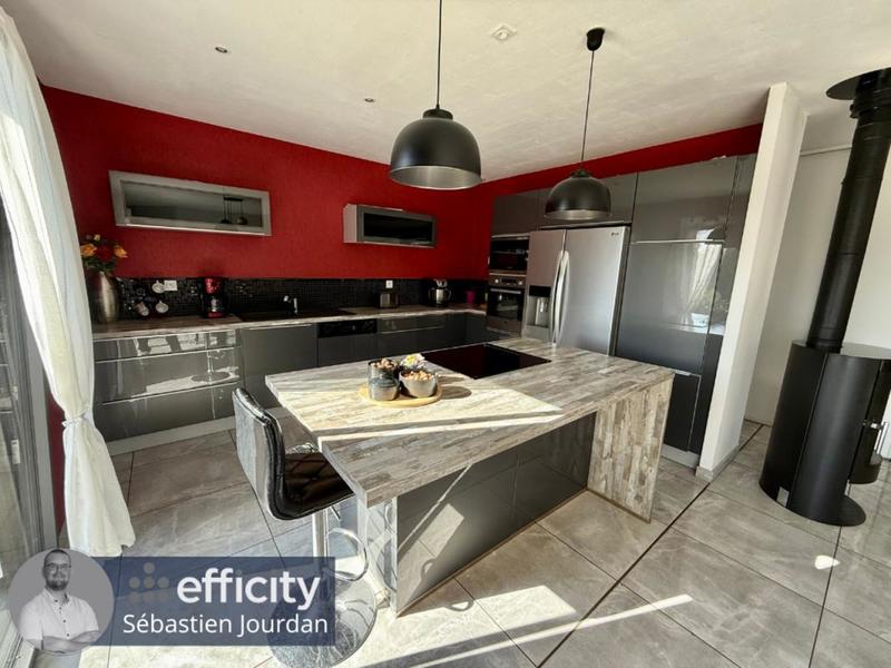 Maison - 138 m² - 6 pièces