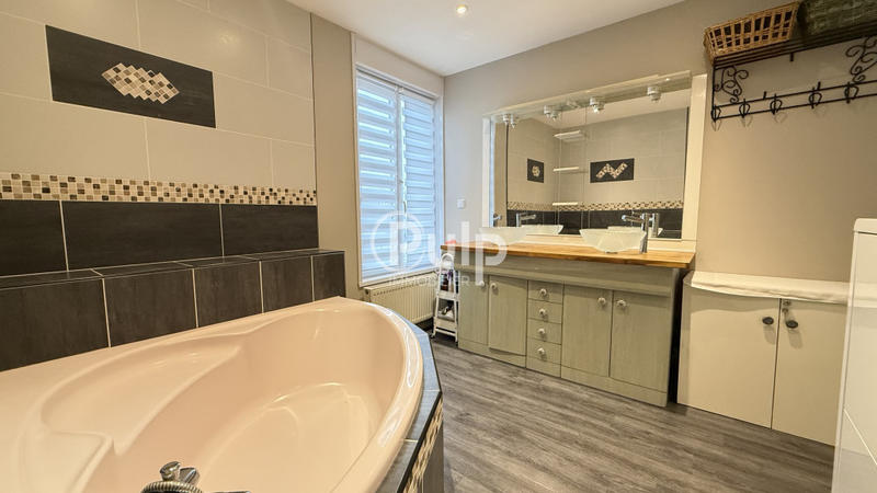 Maison - 197 m² - 10 pièces