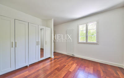 Maison - 240 m² - 8 pièces