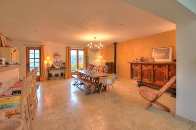 Maison - 140 m² - 7 pièces