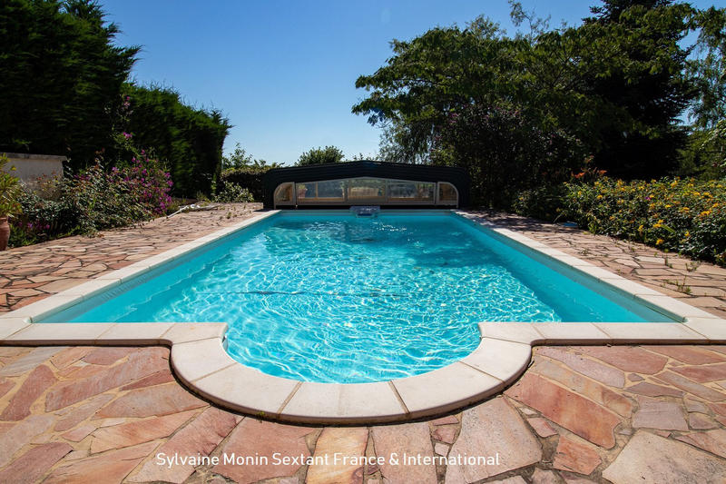 Maison - 220 m² - 7 pièces