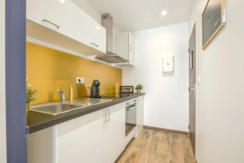 Appartement - 98 m² - 8 pièces