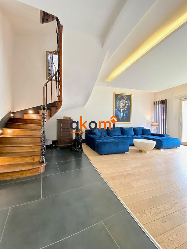 Maison - 290 m² - 11 pièces