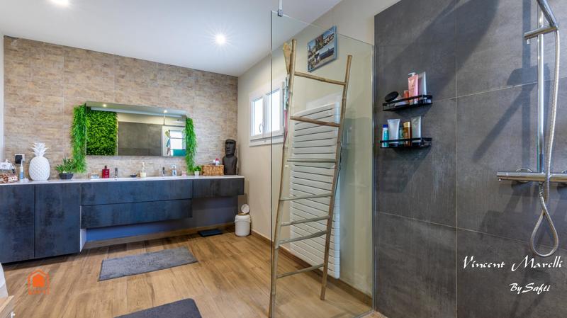 Maison - 248 m² - 10 pièces