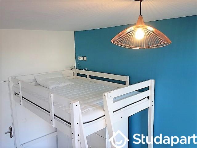 Chambre - 75 m² - 1 pièce