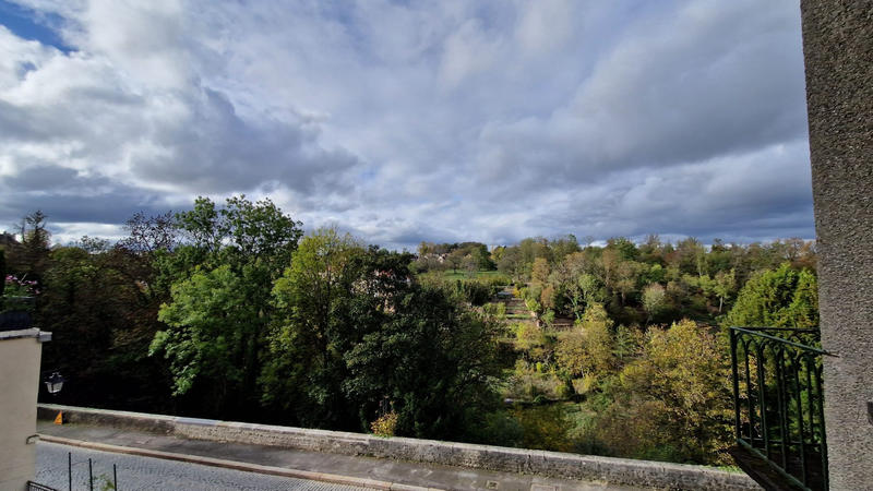 Maison - 250 m² - 10 pièces