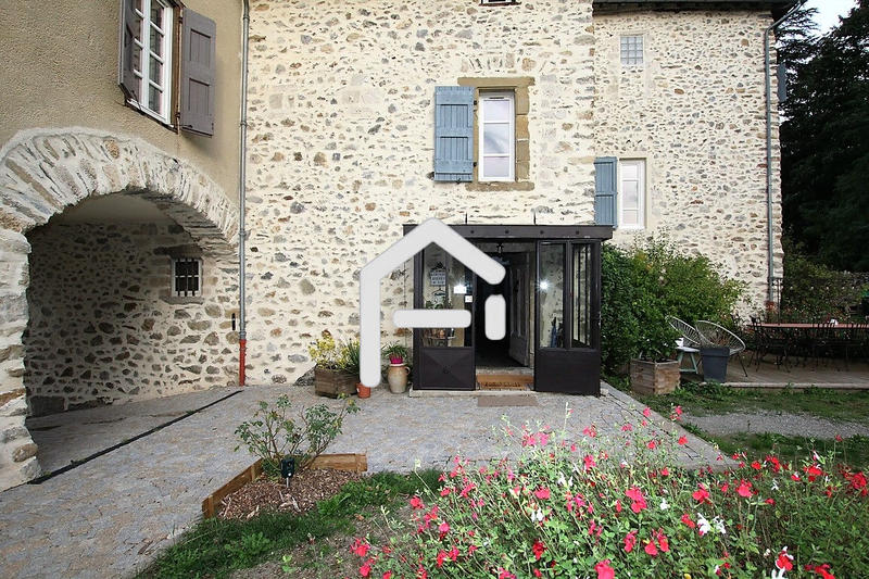 Maison - 840 m² - 22 pièces