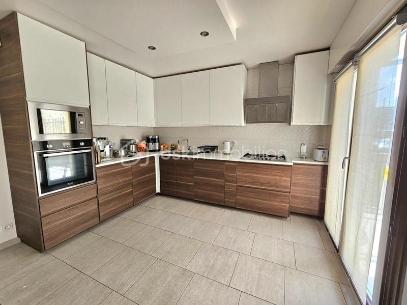 Pavillon - 130 m² - 6 pièces